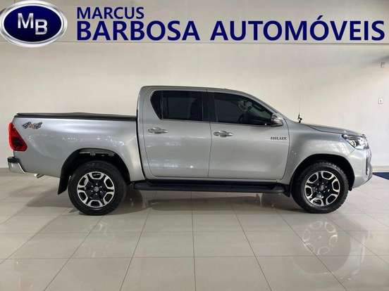 TOYOTA-HILUX-2.8 D-4D TURBO DIESEL CD SRX 4X4 AUTOMÁTICO TOYOTA-HILUX-2022