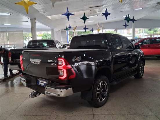 TOYOTA-HILUX-2.8 D-4D TURBO DIESEL CD SRX 4X4 AUTOMÁTICO TOYOTA-HILUX-2025