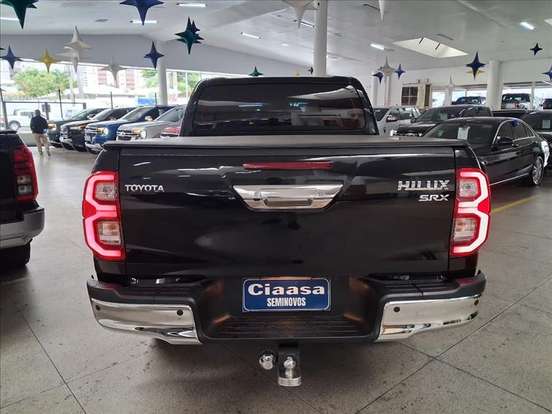 TOYOTA-HILUX-2.8 D-4D TURBO DIESEL CD SRX 4X4 AUTOMÁTICO TOYOTA-HILUX-2025