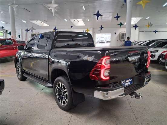 TOYOTA-HILUX-2025