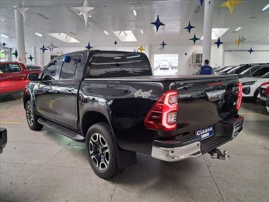 TOYOTA-HILUX-2.8 D-4D TURBO DIESEL CD SRX 4X4 AUTOMÁTICO TOYOTA-HILUX-2025