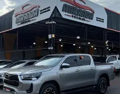 TOYOTA HILUX 2.8 D-4D TURBO DIESEL CD SRX 4X4 AUTOMÁTICO TOYOTA HILUX 2.8 D-4D TURBO DIESEL CD SRX 4X4 AUTOMÁTICO