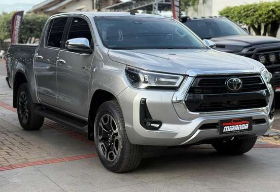 TOYOTA-HILUX-2023