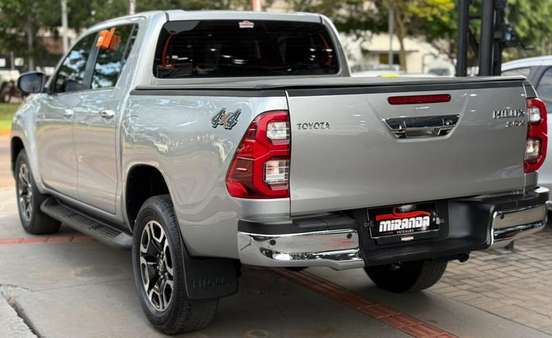 TOYOTA-HILUX-2023