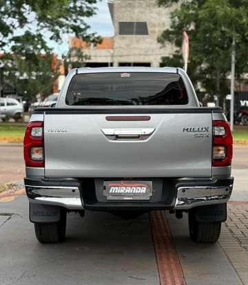 TOYOTA-HILUX-2023