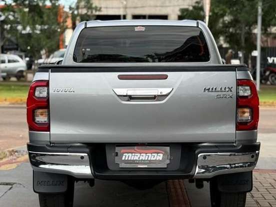 TOYOTA-HILUX-2.8 D-4D TURBO DIESEL CD SRX 4X4 AUTOMÁTICO TOYOTA-HILUX-2023