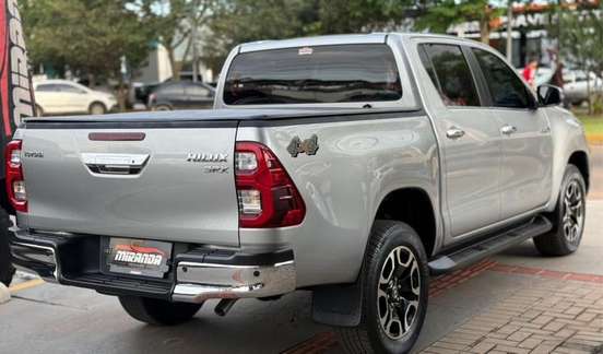TOYOTA-HILUX-2023