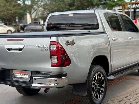 TOYOTA-HILUX-2.8 D-4D TURBO DIESEL CD SRX 4X4 AUTOMÁTICO TOYOTA-HILUX-2023