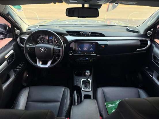 TOYOTA-HILUX-2023