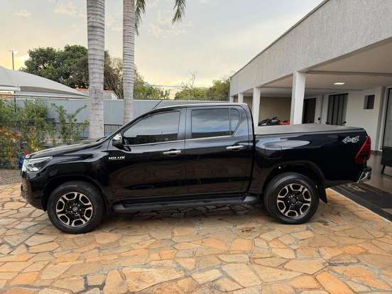 TOYOTA-HILUX-2.8 D-4D TURBO DIESEL CD SRX 4X4 AUTOMÁTICO TOYOTA-HILUX-2021