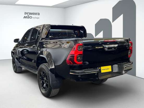 TOYOTA-HILUX-2.8 D-4D TURBO DIESEL CD SRX 4X4 AUTOMÁTICO TOYOTA-HILUX-2025