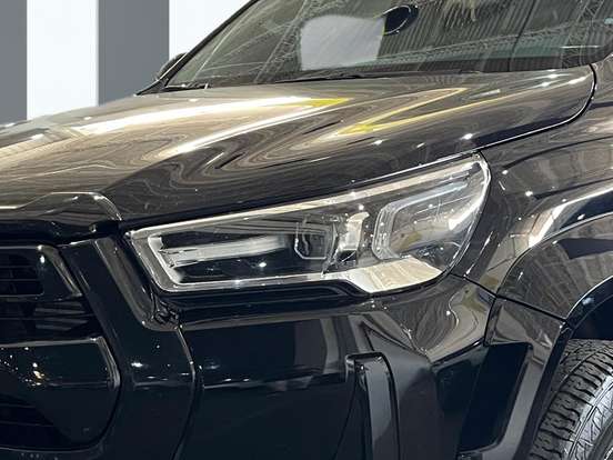 TOYOTA-HILUX-2.8 D-4D TURBO DIESEL CD SRX 4X4 AUTOMÁTICO TOYOTA-HILUX-2025