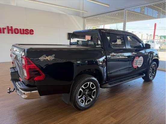 TOYOTA-HILUX-2022