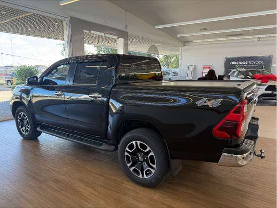 TOYOTA-HILUX-2.8 D-4D TURBO DIESEL CD SRX LIMITED 4X4 AUTOMÁTICO TOYOTA-HILUX-2022