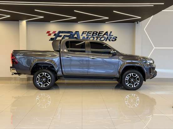 TOYOTA-HILUX-2.8 D-4D TURBO DIESEL CD SRX PLUS 4X4 AUTOMÁTICO TOYOTA-HILUX-2025