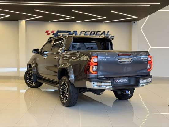 TOYOTA-HILUX-2.8 D-4D TURBO DIESEL CD SRX PLUS 4X4 AUTOMÁTICO TOYOTA-HILUX-2025