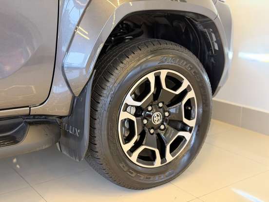 TOYOTA-HILUX-2025