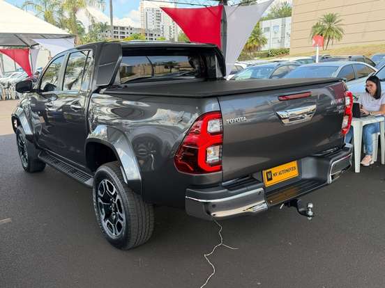 TOYOTA-HILUX-2025