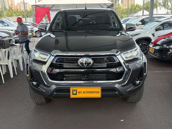 TOYOTA-HILUX-2025