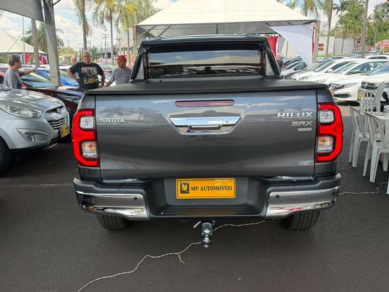 TOYOTA-HILUX-2025