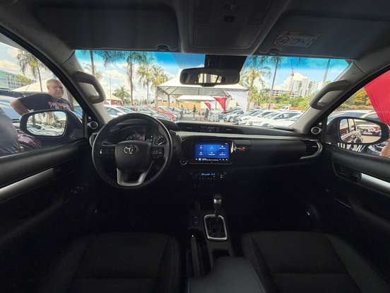 TOYOTA-HILUX-2025