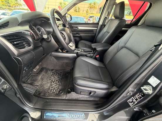 TOYOTA-HILUX-2.8 D-4D TURBO DIESEL CD SRX PLUS 4X4 AUTOMÁTICO TOYOTA-HILUX-2025
