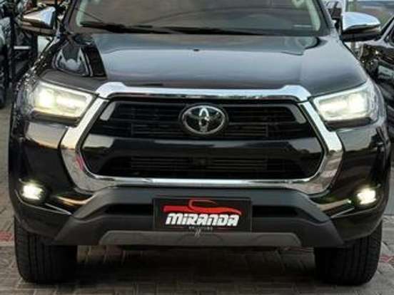 TOYOTA-HILUX-2.8 D-4D TURBO DIESEL CD SRX PLUS 4X4 AUTOMÁTICO TOYOTA-HILUX-2025