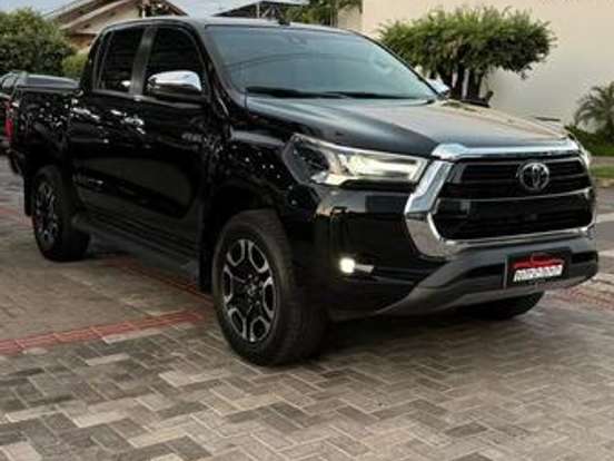 TOYOTA-HILUX-2.8 D-4D TURBO DIESEL CD SRX PLUS 4X4 AUTOMÁTICO TOYOTA-HILUX-2025