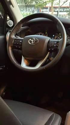 TOYOTA-HILUX-2025