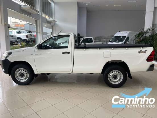 TOYOTA-HILUX-2.8 D-4D TURBO DIESEL CS 4X4 MANUAL TOYOTA-HILUX-2024
