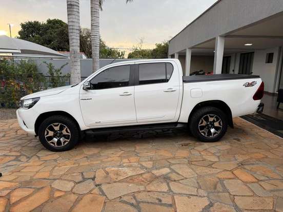 TOYOTA-HILUX-2016