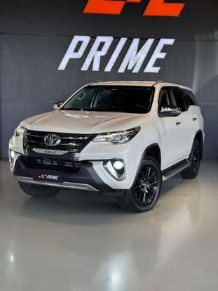 TOYOTA-HILUX-2.8 SRX 4X4 CD 16V DIESEL 4P AUTOMÁTICO TOYOTA-HILUX-2016