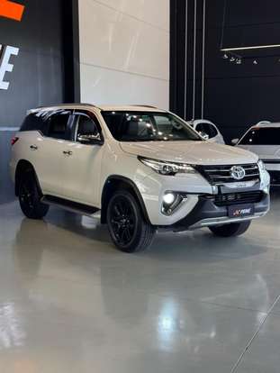 TOYOTA-HILUX-2.8 SRX 4X4 CD 16V DIESEL 4P AUTOMÁTICO TOYOTA-HILUX-2016