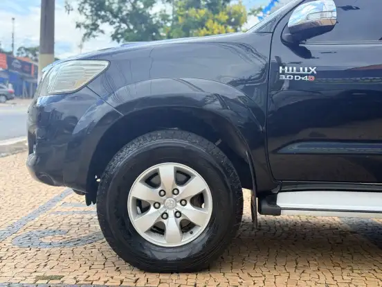TOYOTA-HILUX-2011