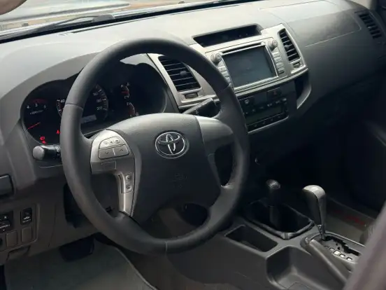 TOYOTA-HILUX-2011