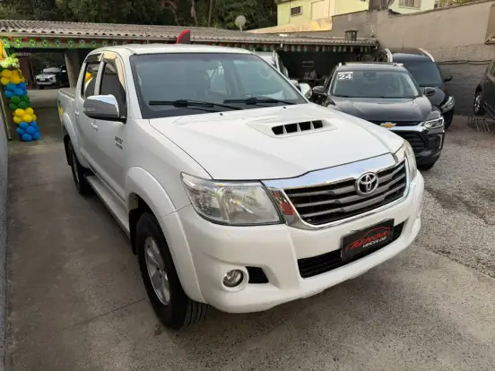 TOYOTA-HILUX-2014