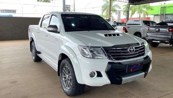 TOYOTA-HILUX-2014