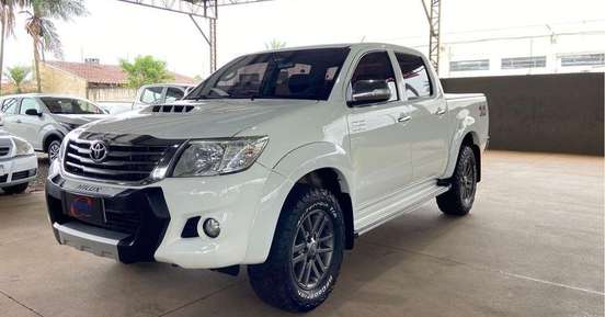 TOYOTA-HILUX-2014