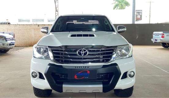 TOYOTA-HILUX-2014