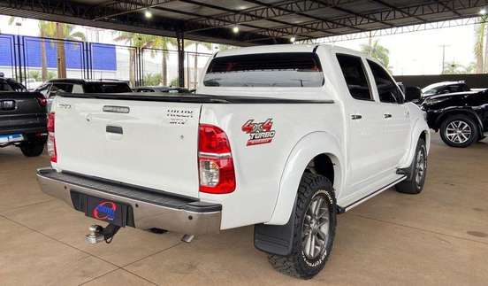 TOYOTA-HILUX-2014