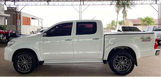 TOYOTA-HILUX-2014