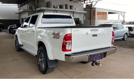 TOYOTA-HILUX-2014