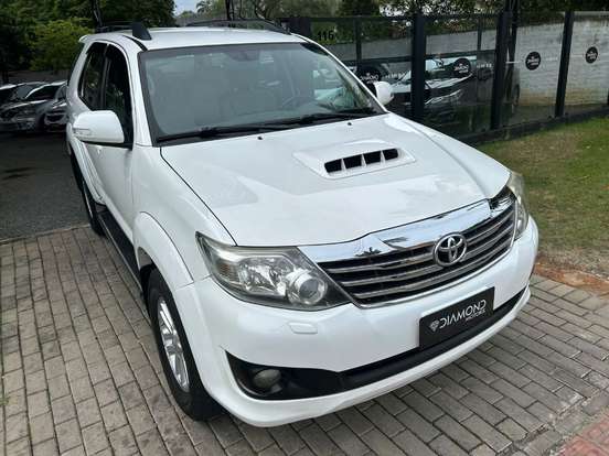 TOYOTA-HILUX-3.0 SRV 4X4 CD 16V TURBO INTERCOOLER DIESEL 4P AUTOMÁTICO TOYOTA-HILUX-2012