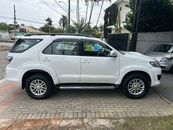 TOYOTA-HILUX-2012