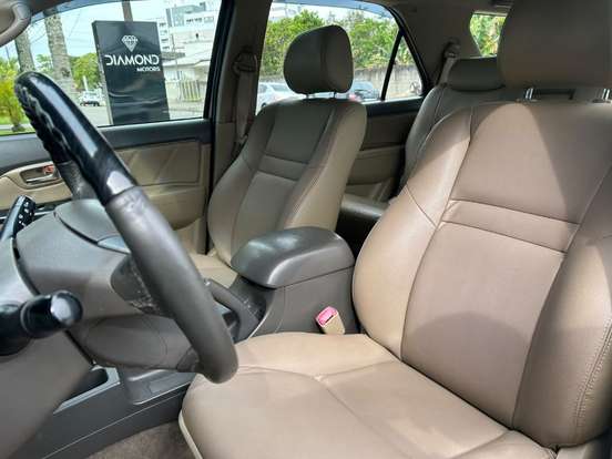 TOYOTA-HILUX-2012