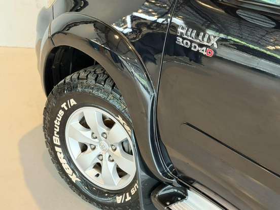 TOYOTA-HILUX-3.0 SRV 4X4 CD 16V TURBO INTERCOOLER DIESEL 4P AUTOMÁTICO TOYOTA-HILUX-2013