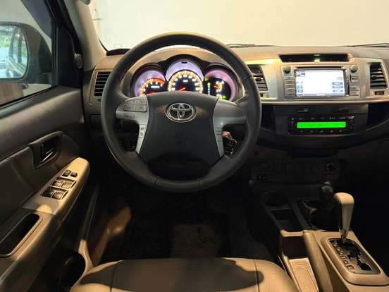 TOYOTA-HILUX-2013