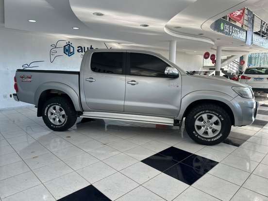 TOYOTA-HILUX-2015