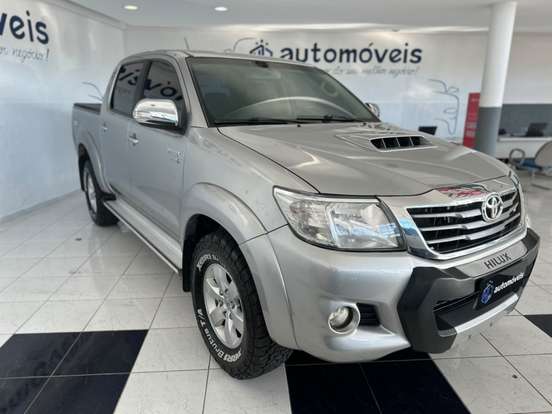 TOYOTA-HILUX-2015