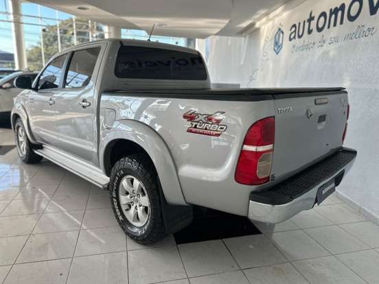 TOYOTA-HILUX-2015